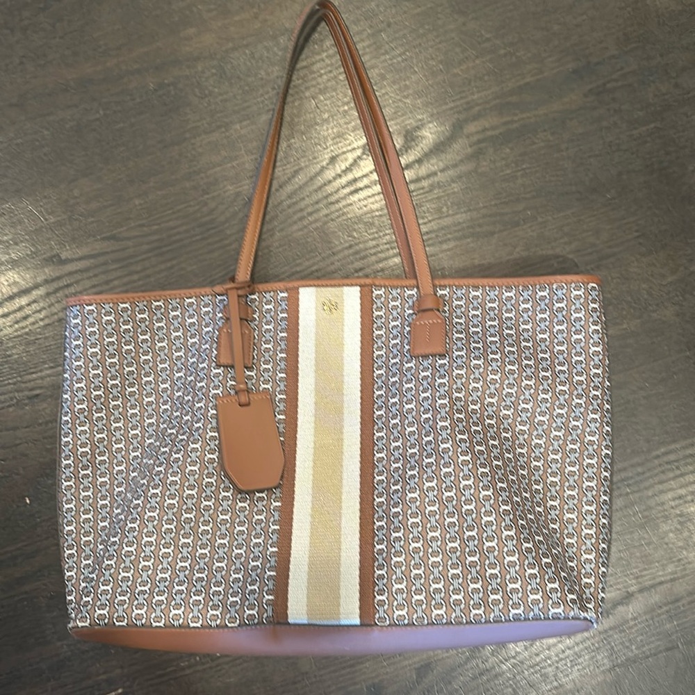 Tory Burch Tote in Great Condition !
